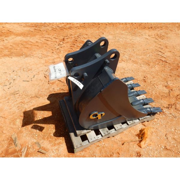 24" CP BUCKET W/TEETH (B6)