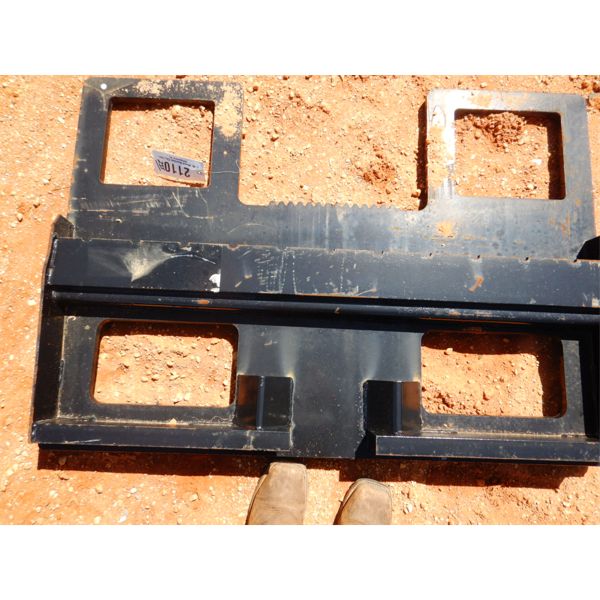 FORK ATTACHMENT, FITS SKID STEER LOADER (B5)