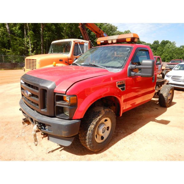 2010 FORD F250 XL Cab and Chassis Truck