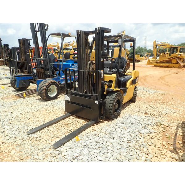 2007 CAT P6000D Forklift - Mast