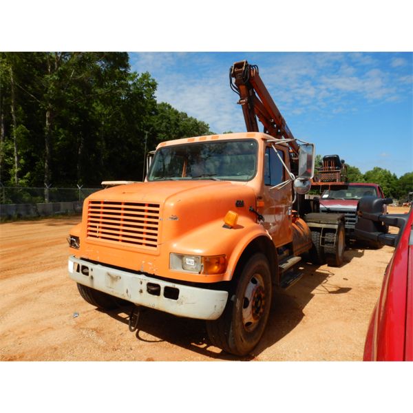2001 INTERNATIONAL 4700 Grapple Truck