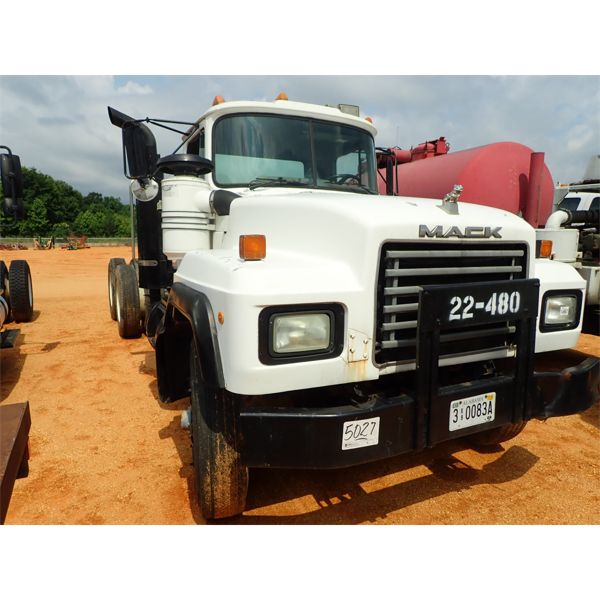 1993 MACK RD690SX Cab and Chassis Truck