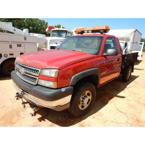 2005 CHEVROLET 2500 HD Flatbed Truck