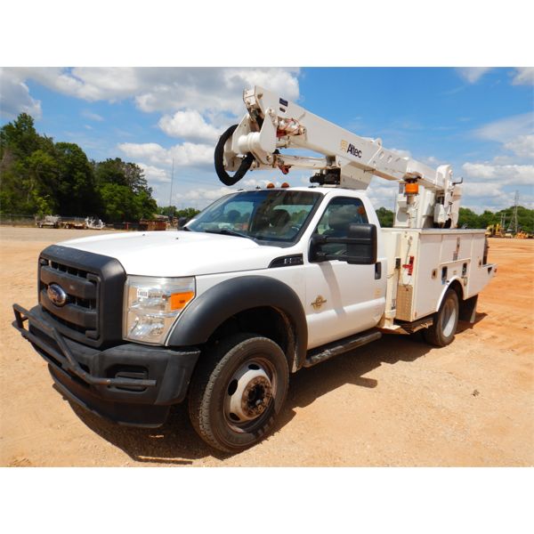 2015 FORD F550 Bucket Truck