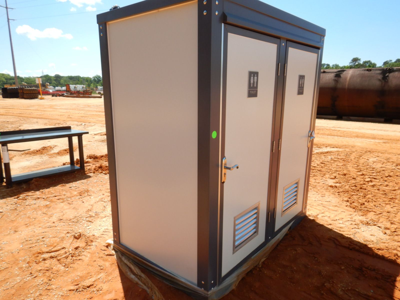 BASTONE 110V PORTABLE TOILET W/DOUBLE TOILET (B7)