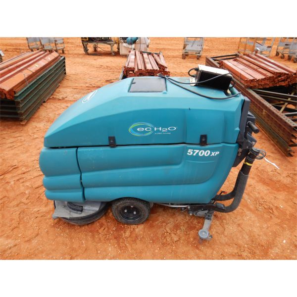 TENNANT S700XP FLOOR CLEANER