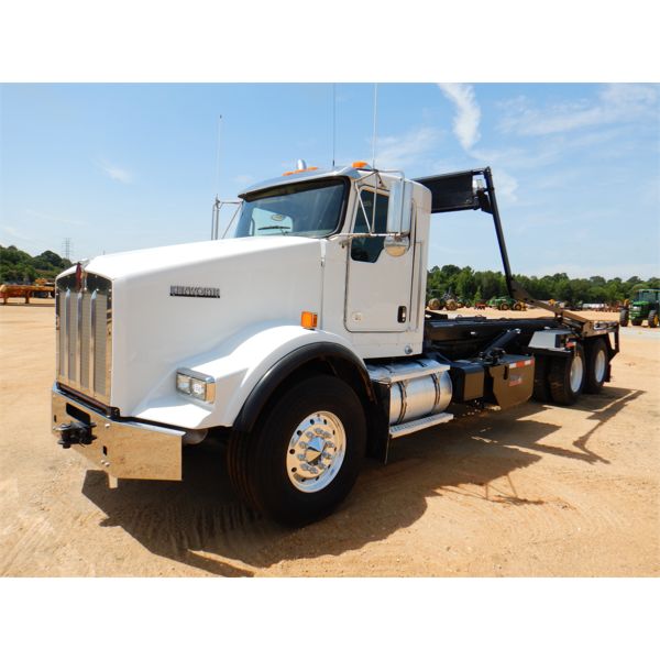 2016 KENWORTH T800 Roll Off Truck
