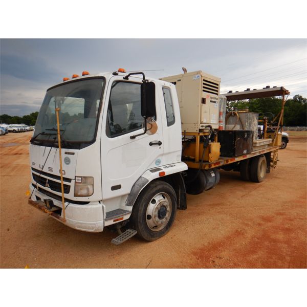 2009 MITSUBISHI FUSO FK260 STRIPING TRUCK