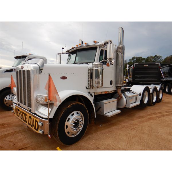 2008 PETERBILT 388 Day Cab Truck