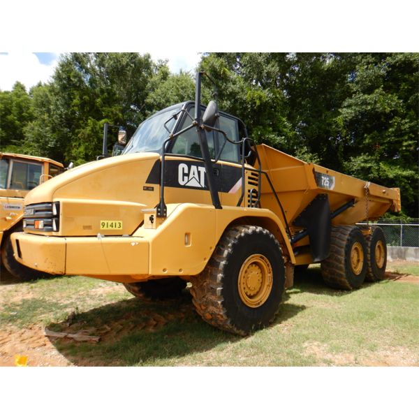 2013 CAT 725 Articulated Truck
