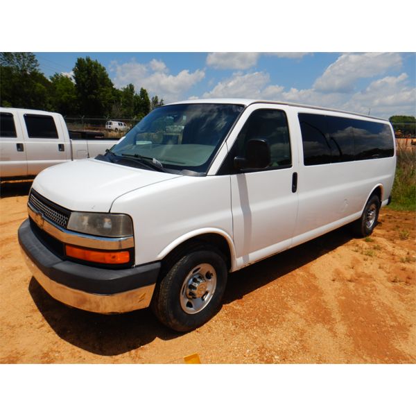 2013 CHEVROLET EXPRESS Passenger Van
