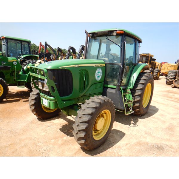 JOHN DEERE 6715D Farm Tractor