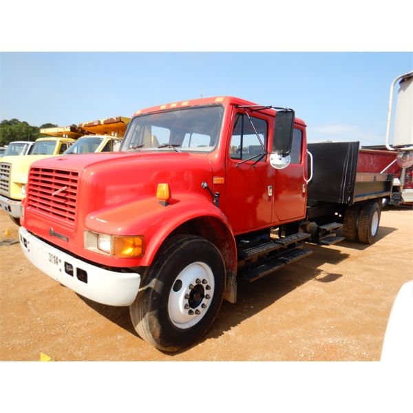 2002 INTERNATIONAL 4900 Dump Truck