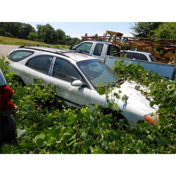 2000 FORD TAURUS SE Automobile