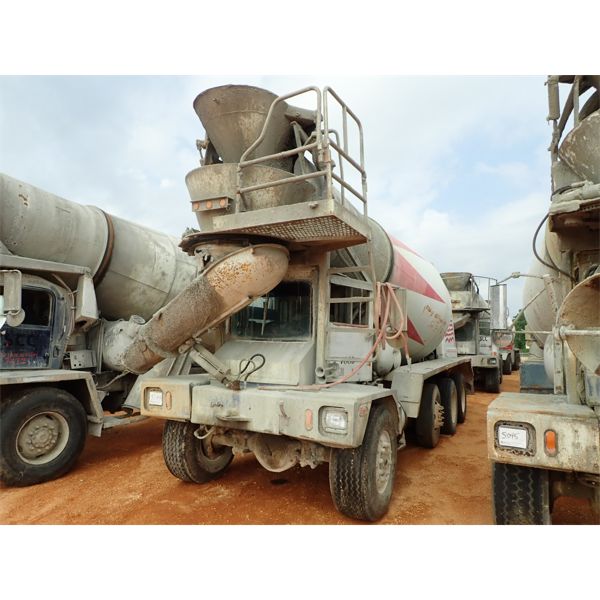 1999 ADVANCE  Concrete Mixer / Pump Truck