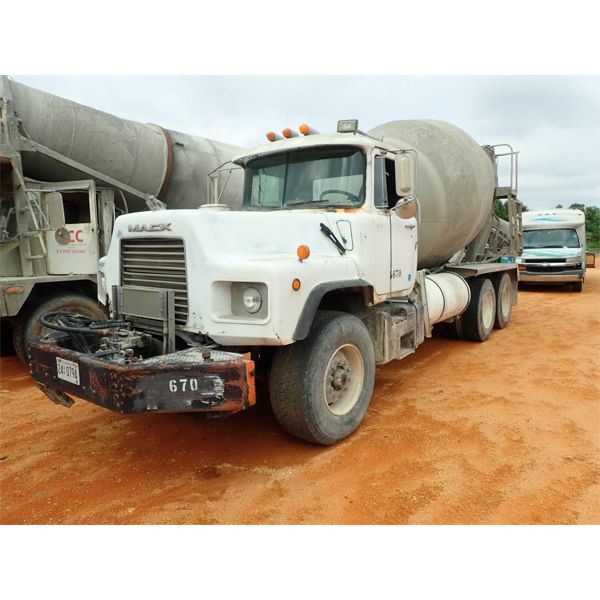 1995 MACK DM690S Concrete Mixer / Pump Truck
