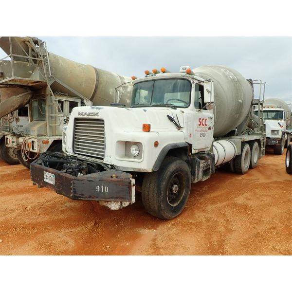 1997 MACK DM690S Concrete Mixer / Pump Truck