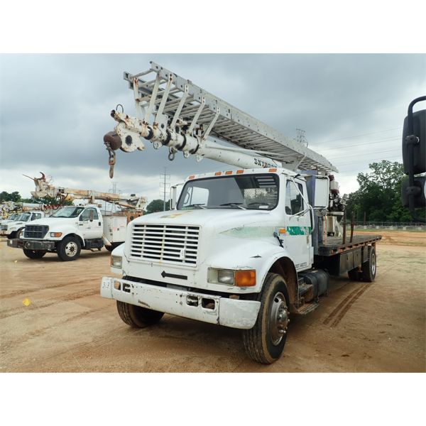 1994 INTERNATIONAL 4900 Boom / Crane Truck