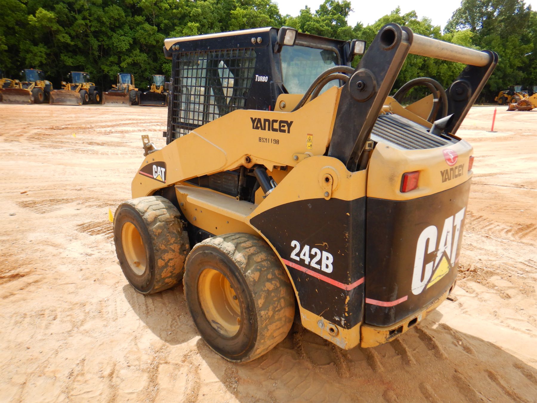 242b 2005 CAT 242B Skid Steer Loader - Wheel