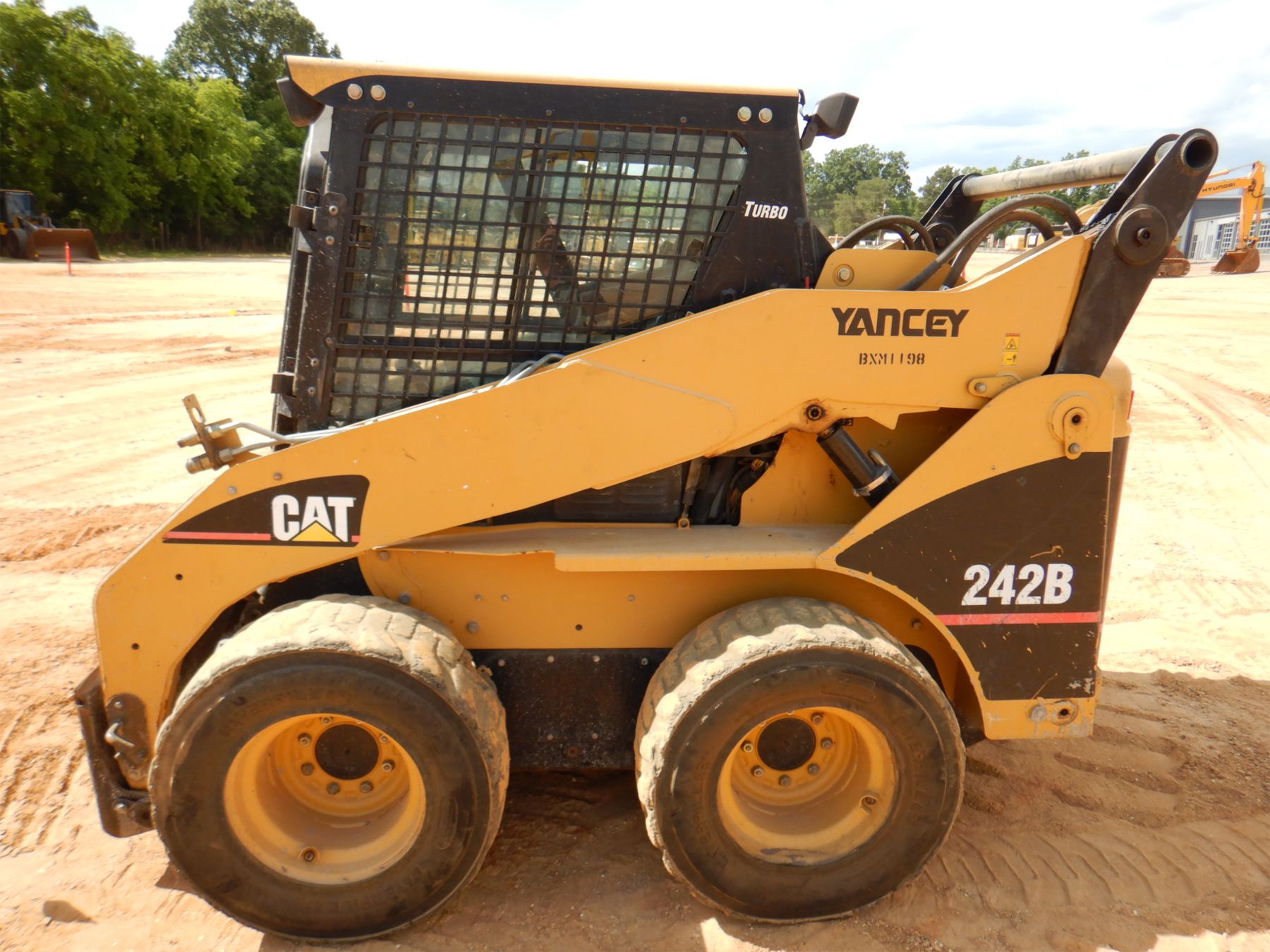 242b 2005 CAT 242B Skid Steer Loader - Wheel