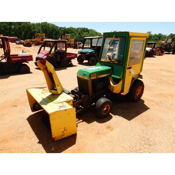 JOHN DEERE 420 Farm Tractor