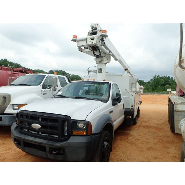 2006 FORD F550 XL Bucket Truck