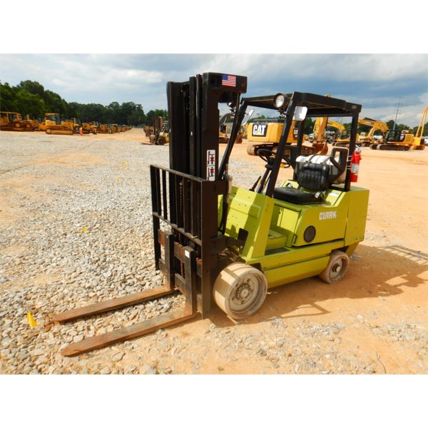 CLARK GCS30MB Forklift - Mast