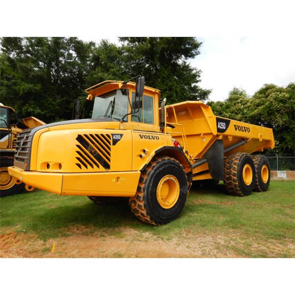 2004 VOLVO A25D Articulated Truck