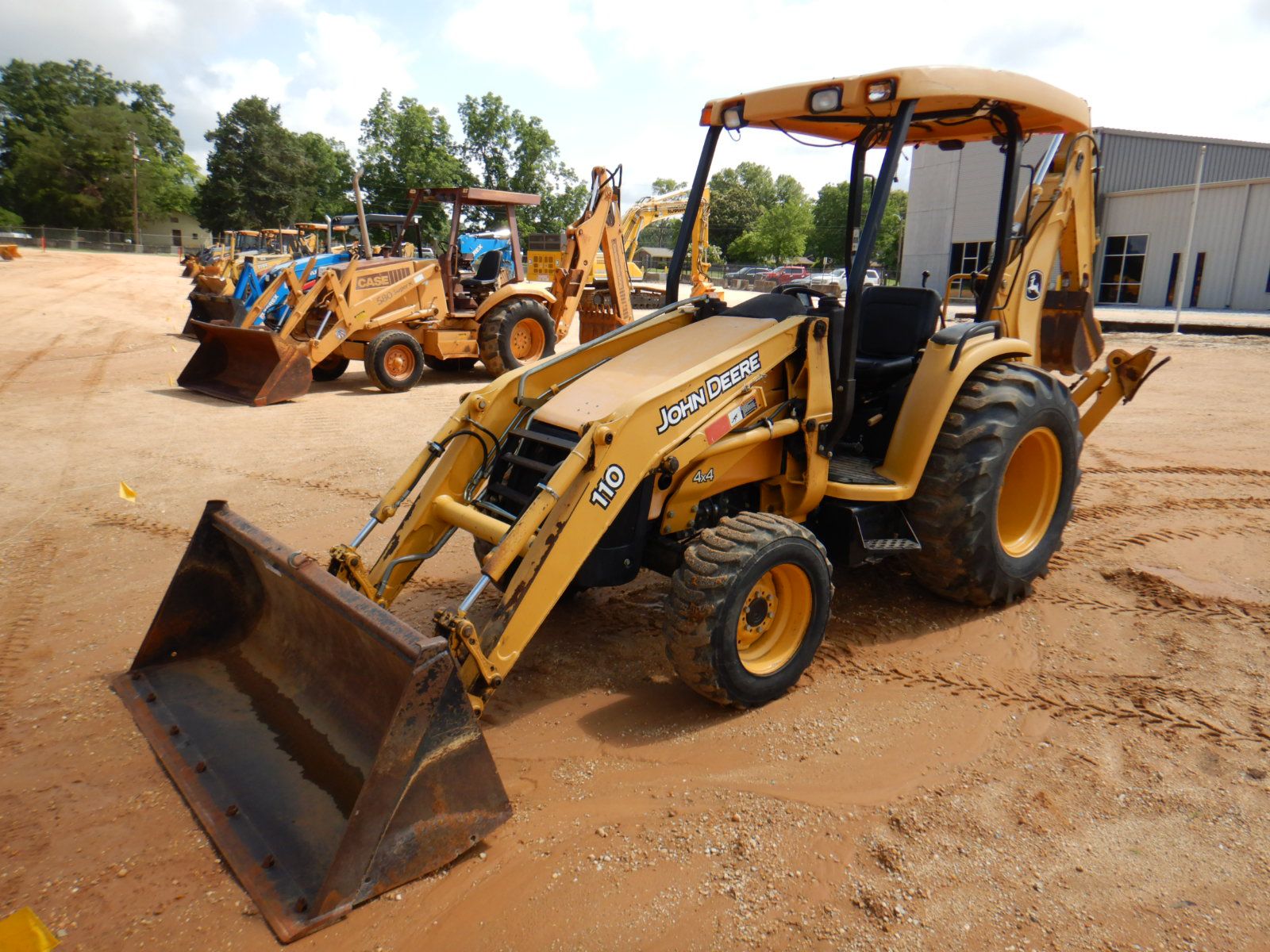 JOHN DEERE 110 Backhoe