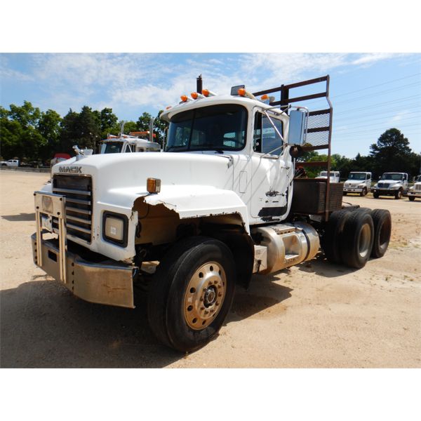 1996 MACK RD688S Day Cab Truck