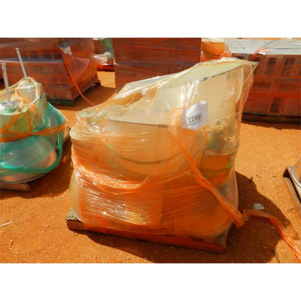 (1) PALLET WAREHOUSE LIGHTS (B9)