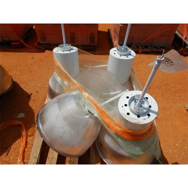 (4) FLOURESCENT WAREHOUSE LIGHTS (B9)