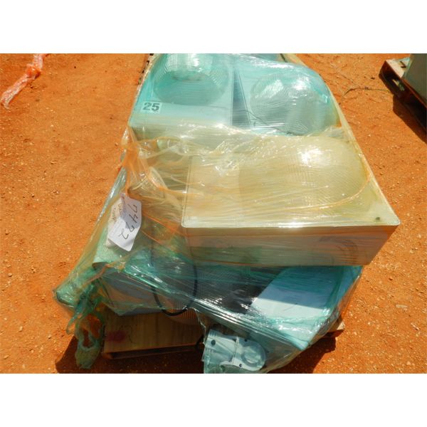 (1) PALLET EATON STREETWORKS FLOOD LIGHTING (B9)