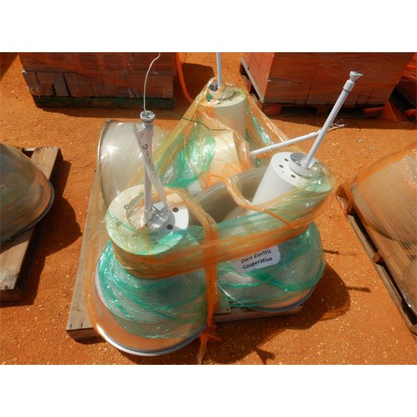 (4) FLOURESCENT WAREHOUSE LIGHTS (B9)