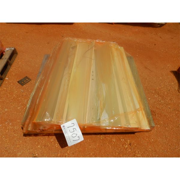 (1) PALLET FLOURESCENT LIGHT FIXTURES (B9)
