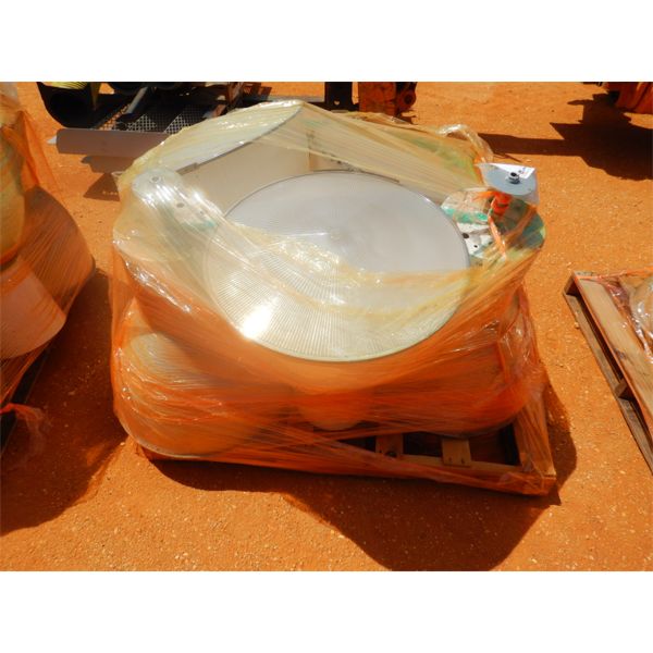 (1) PALLET WAREHOUSE LIGHTS (B9)