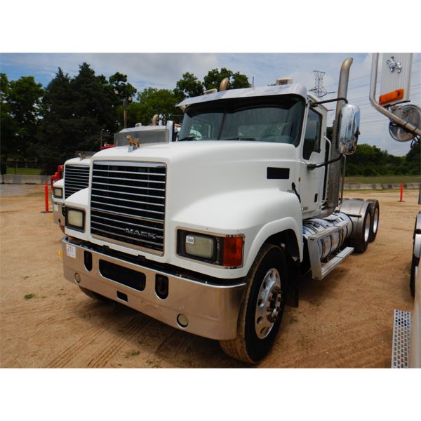 2012 MACK CHU600 Day Cab Truck