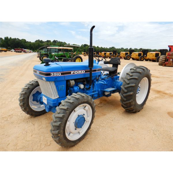 FORD 3910 Farm Tractor