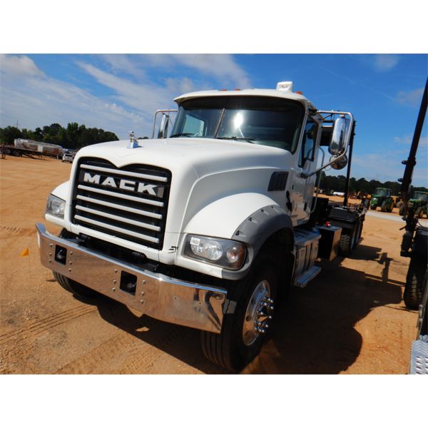 2016 MACK GU713 Roll Off Truck