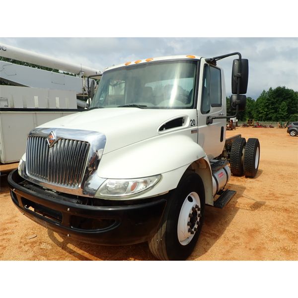 2012 INTERNATIONAL DURASTAR 4300 Cab and Chassis Truck