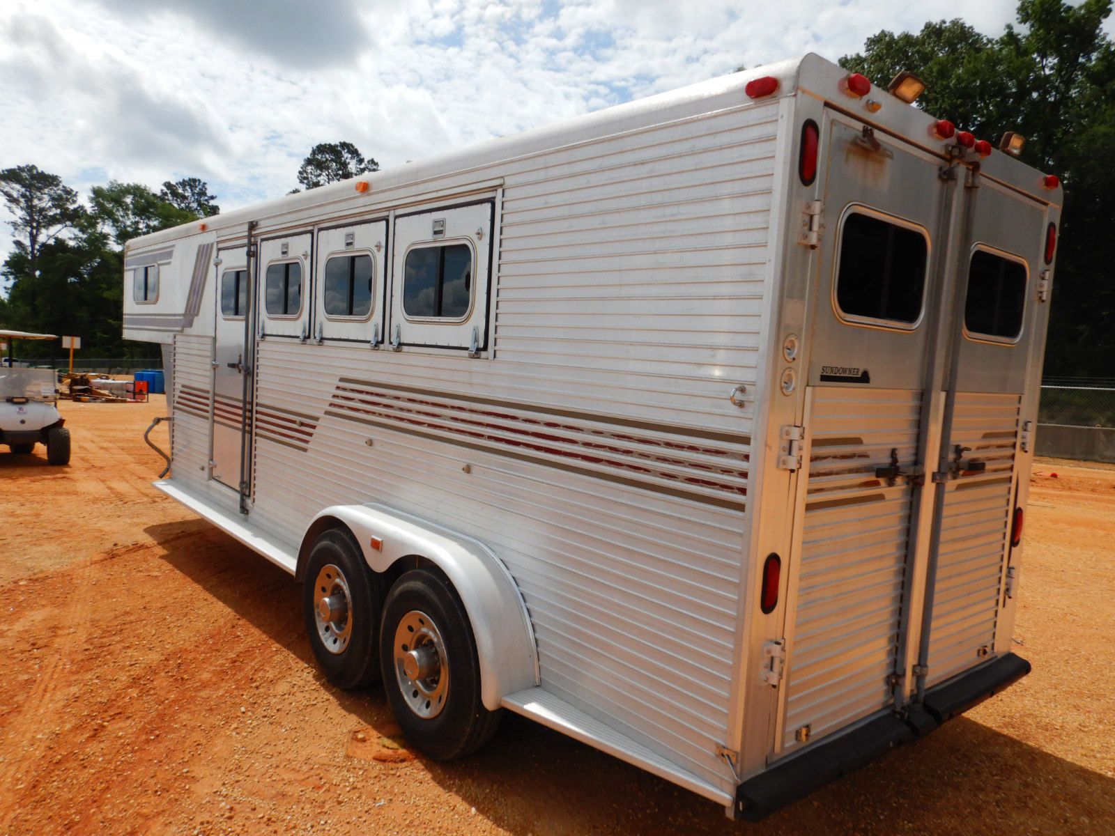 1992 SUNDOWNER 26' T/A Horse Trailer