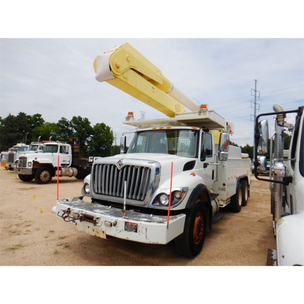 2009 INTERNATIONAL WORKSTAR 7400 Bucket Truck