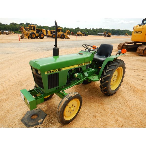 JOHN DEERE 750 Farm Tractor