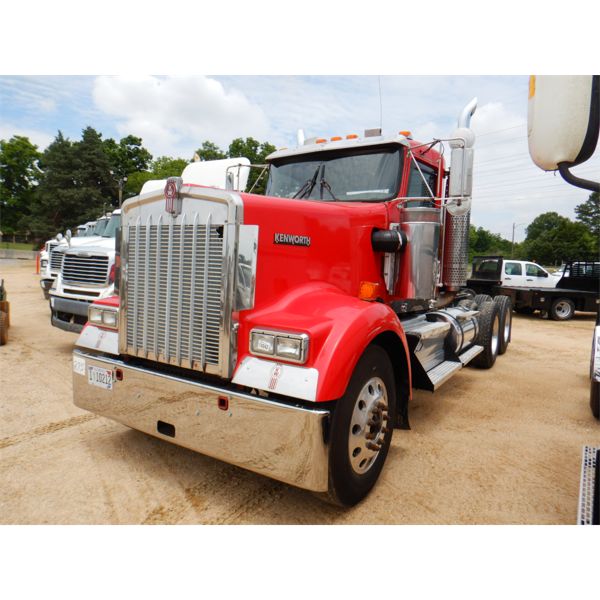 2006 KENWORTH W900 Day Cab Truck
