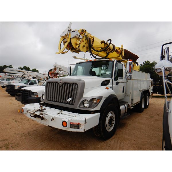 2009 INTERNATIONAL WORKSTAR 7400 Digger Derick Truck