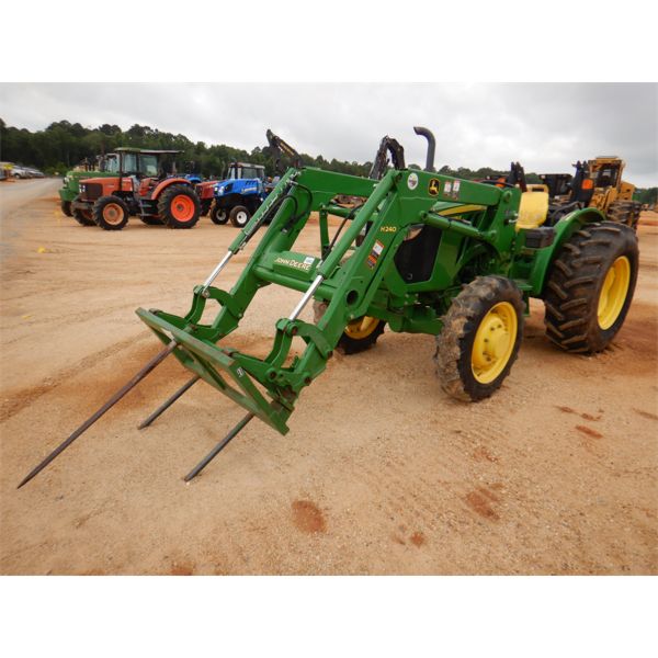 JOHN DEERE 5075E Farm Tractor