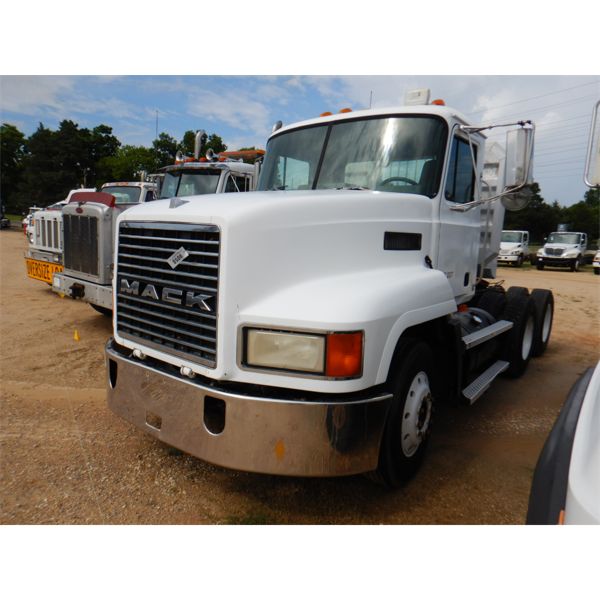 1999 MACK CH613 Day Cab Truck