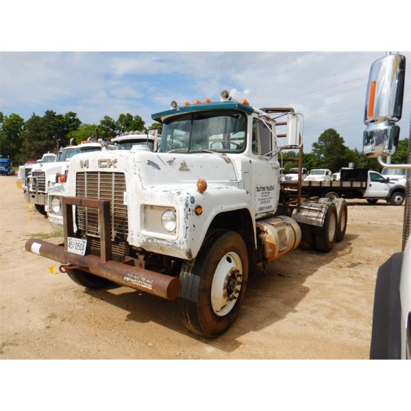1985 MACK RD688ST Day Cab Truck