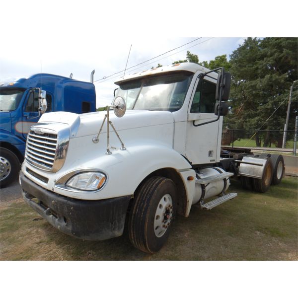 2006 FREIGHTLINER COLUMBIA Day Cab Truck
