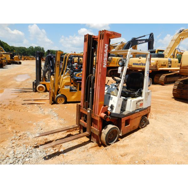 NISSAN 30 Forklift - Mast